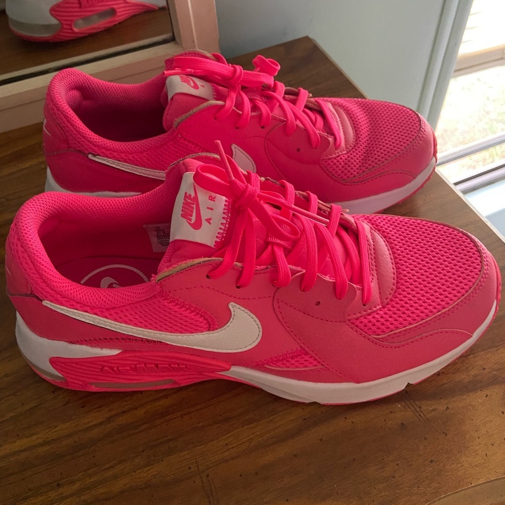 Nike Women’s Air Max Excee Hyper Pink & White Sz 10